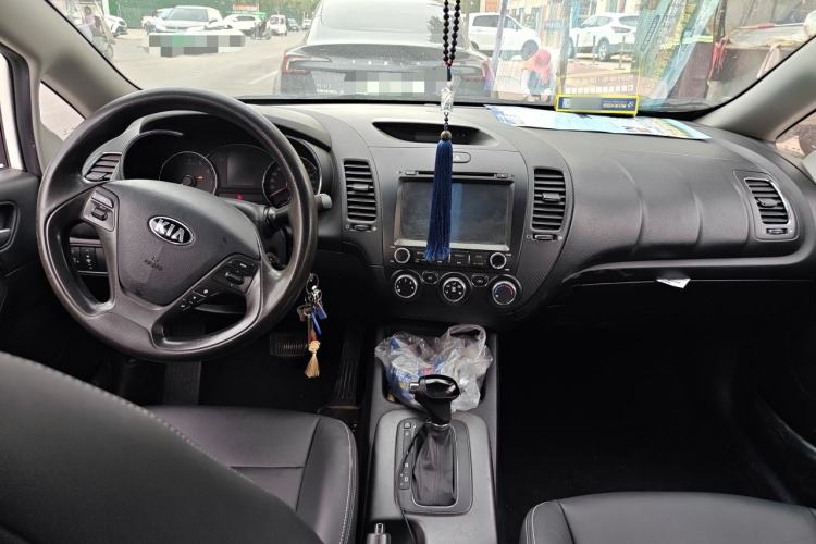 Used Kia K3 2013 1.6L Automatic GL Center Console