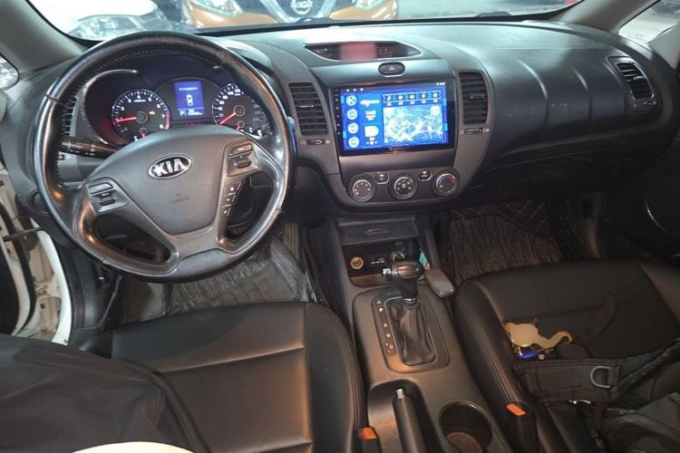 Used Kia K3 2013 1.6L Automatic GLS Center Console