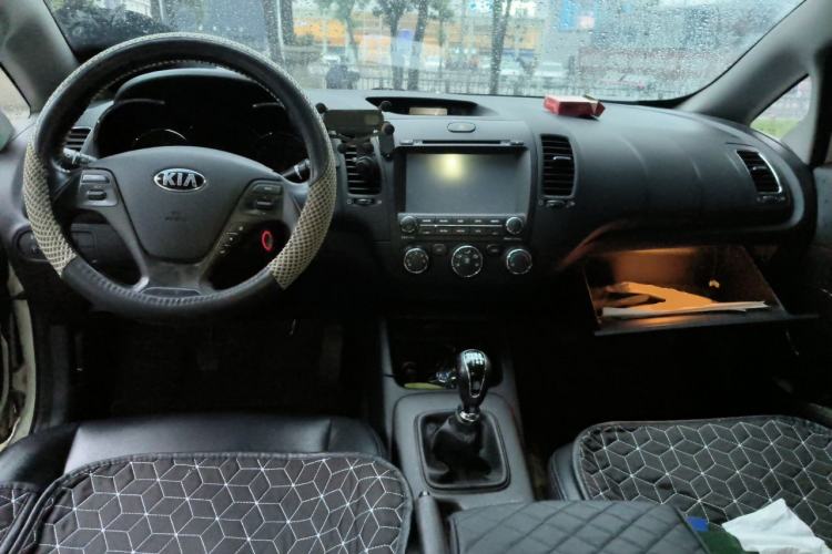 Used Kia K3 2013 1.6L Manual GLS Center Console