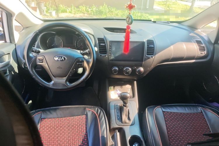 Used Kia K3 2013 1.6L Automatic GLS Center Console