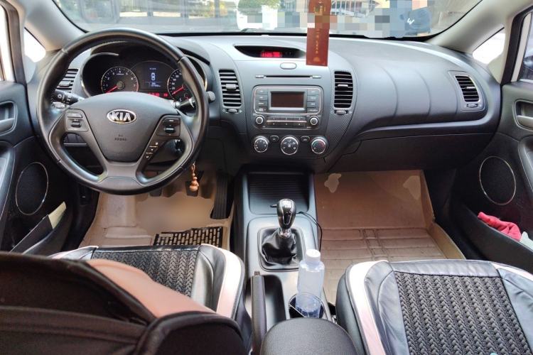 Used Kia K3 2013 1.6L Manual GLS Center Console
