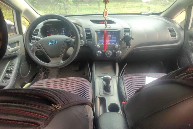 Used Kia K3 2013 1.6L Automatic GLS Center Console