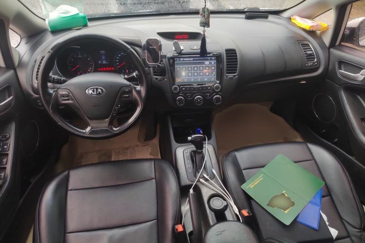 Used Kia K3 2013 1.6L Automatic GLS Center Console