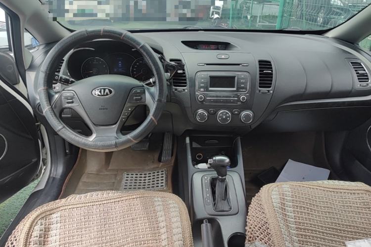 Used Kia K3 2013 1.6L Automatic GLS Center Console