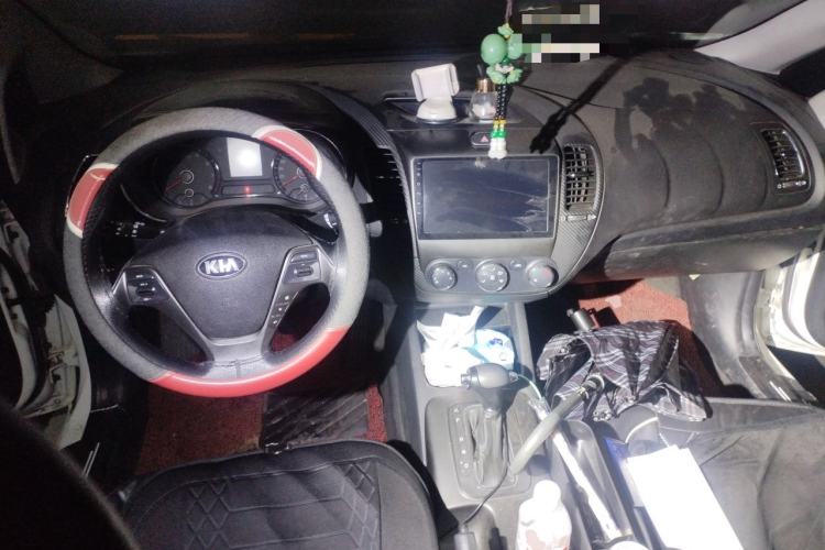 Used Kia K3 2013 1.6L Automatic GLS Center Console