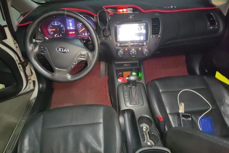 Used Kia K3 2013 1.6L Automatic GL Center Console