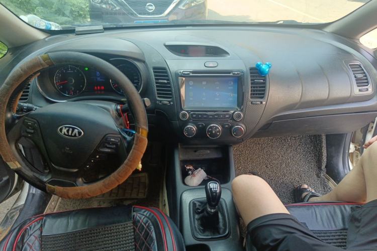 Used Kia K3 2013 1.6L Manual GLS Center Console