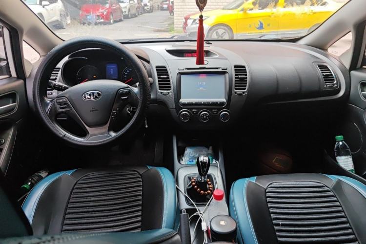 Used Kia K3 2013 1.6L Manual GLS Center Console