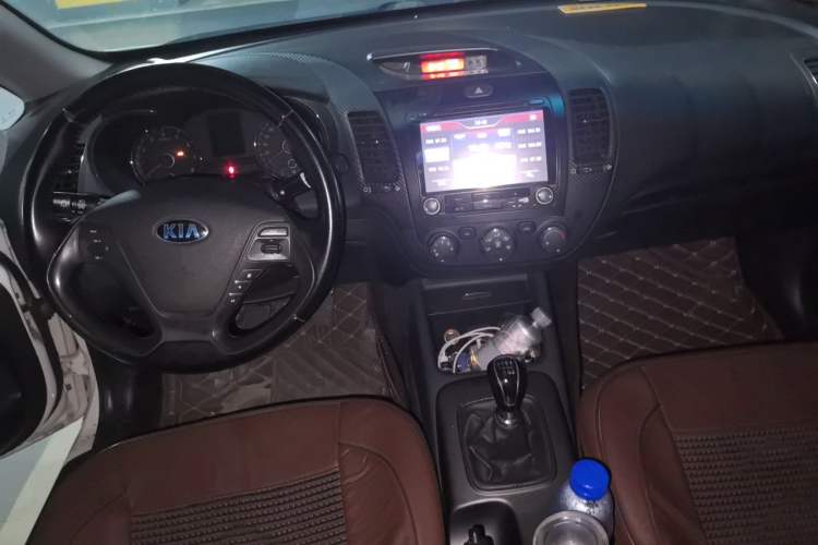 Used Kia K3 2013 1.6L Manual GLS Center Console