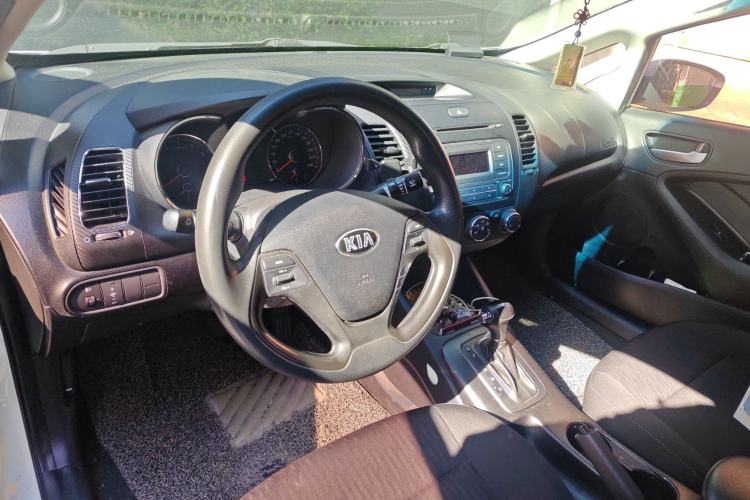 Used Kia K3 2013 1.6L Automatic GL Center Console