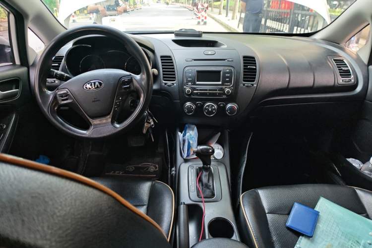 Used Kia K3 2013 1.6L Automatic GL Center Console