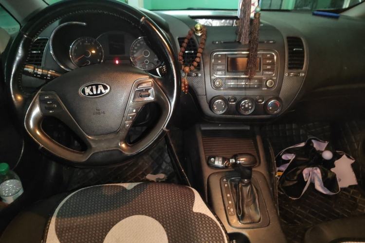 Used Kia K3 2013 1.6L Automatic GLS Center Console