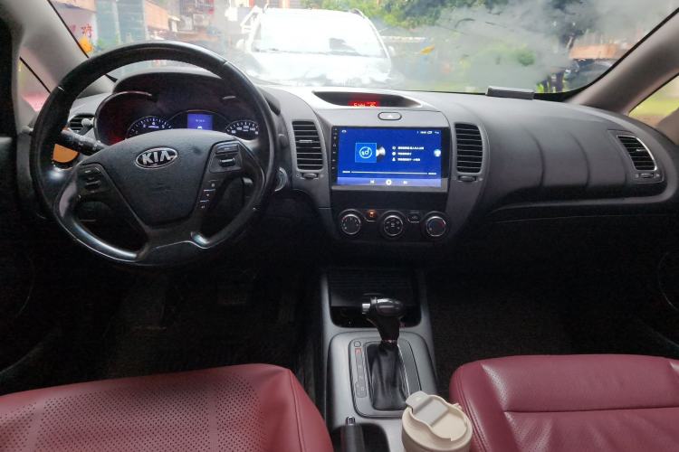 Used Kia K3 2013 1.6L Automatic GLS Center Console