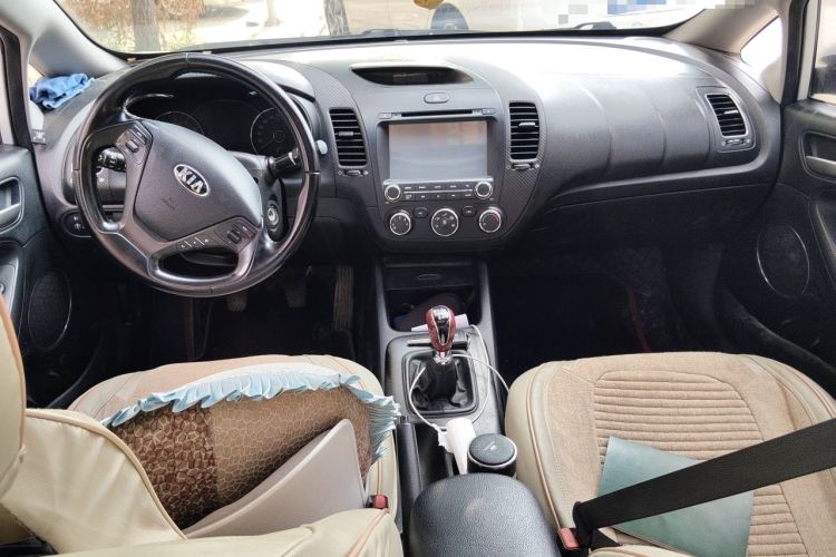 Used Kia K3 2013 1.6L Manual GLS Center Console