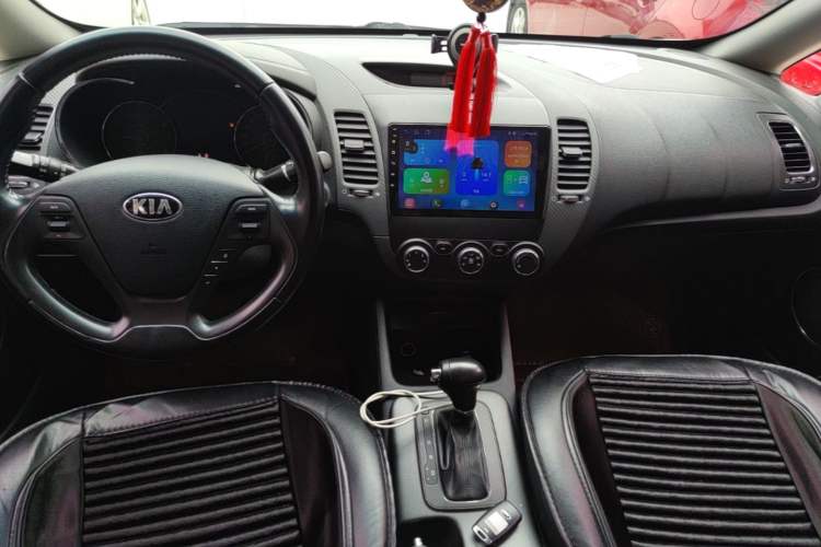 Used Kia K3 2013 1.6L Automatic GLS Center Console