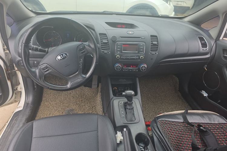 Used Kia K3 2013 1.6L Automatic DLX Center Console