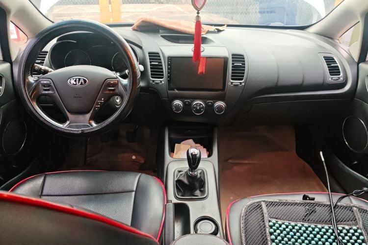 Used Kia K3 2013 1.6L Manual GLS Center Console