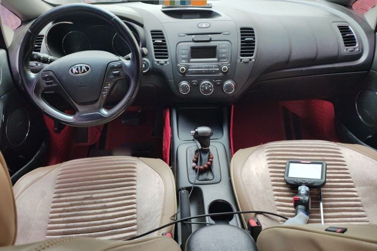 Used Kia K3 2013 1.6L Automatic GLS Center Console