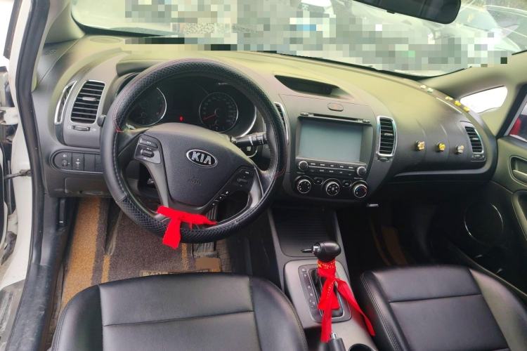 Used Kia K3 2013 1.6L Automatic GLS Center Console
