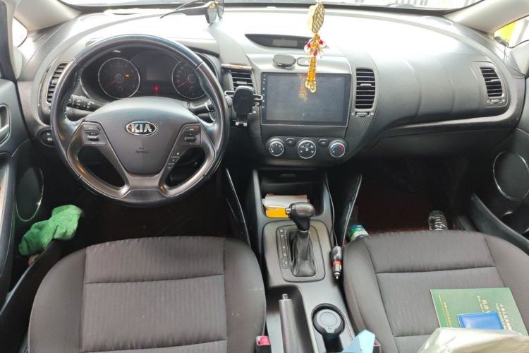 Used Kia K3 2013 1.6L Automatic GLS Center Console