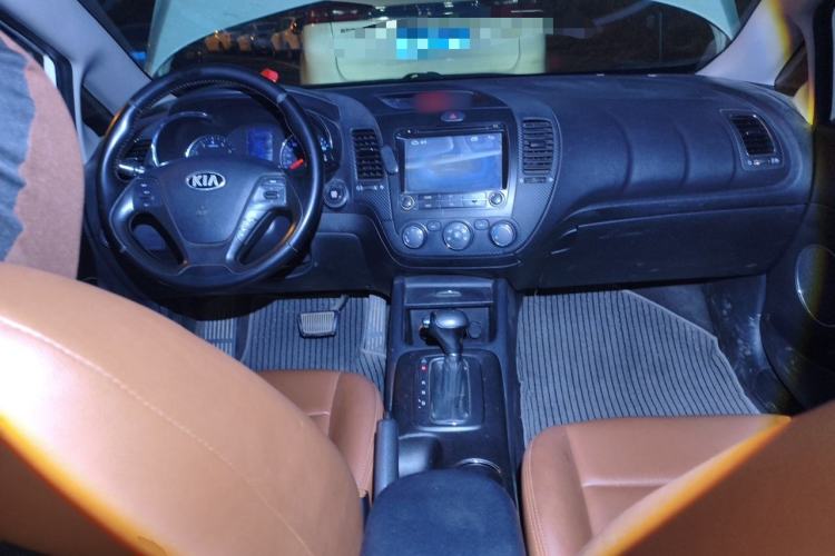 Used Kia K3 2013 1.6L Automatic GLS Center Console