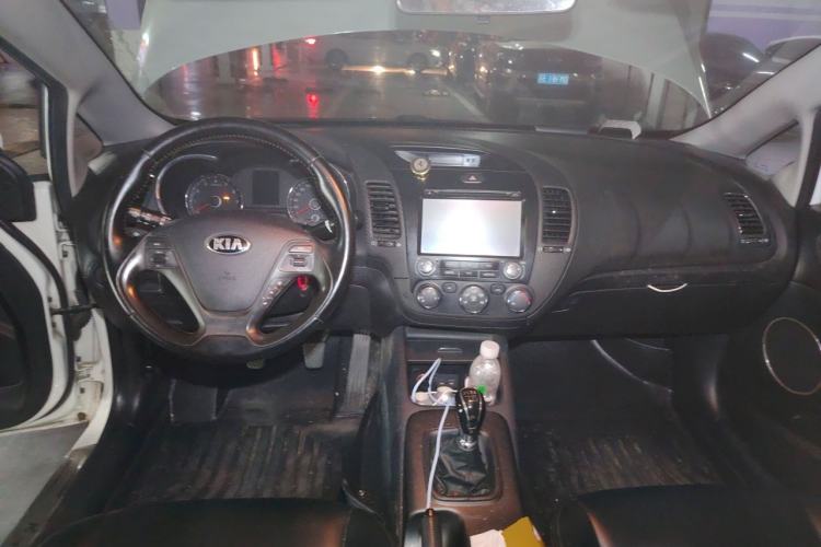 Used Kia K3 2013 1.6L Manual GLS Center Console