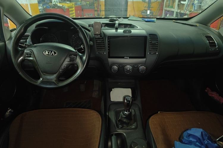 Used Kia K3 2013 1.6L Manual GLS Center Console