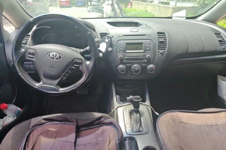 Used Kia K3 2013 1.6L Automatic GLS Center Console