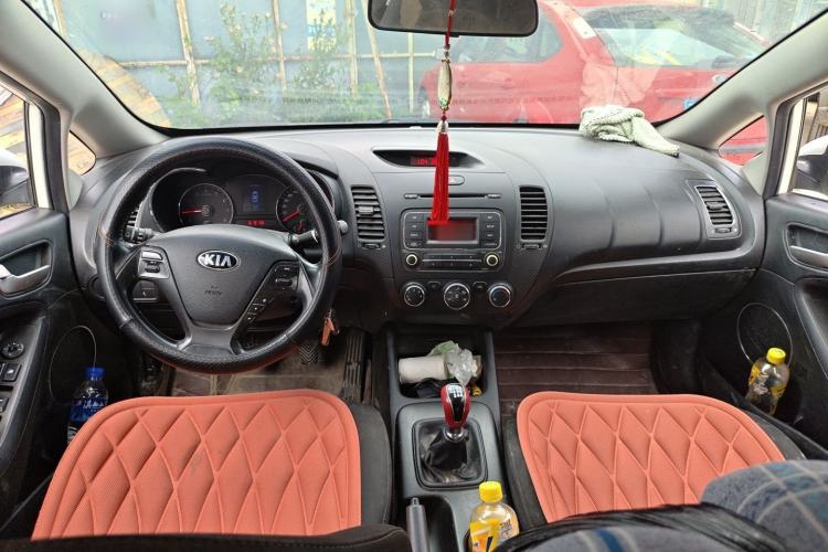 Used Kia K3 2013 1.6L Manual GLS Center Console