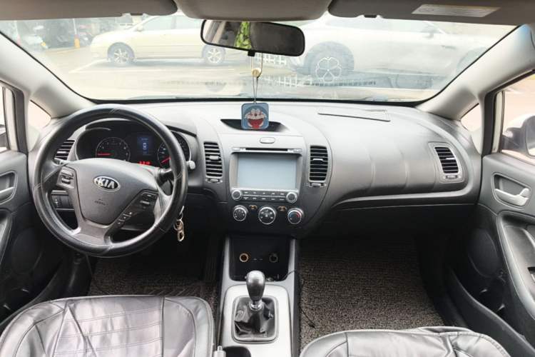 Used Kia K3 2013 1.6L Manual GL Center Console