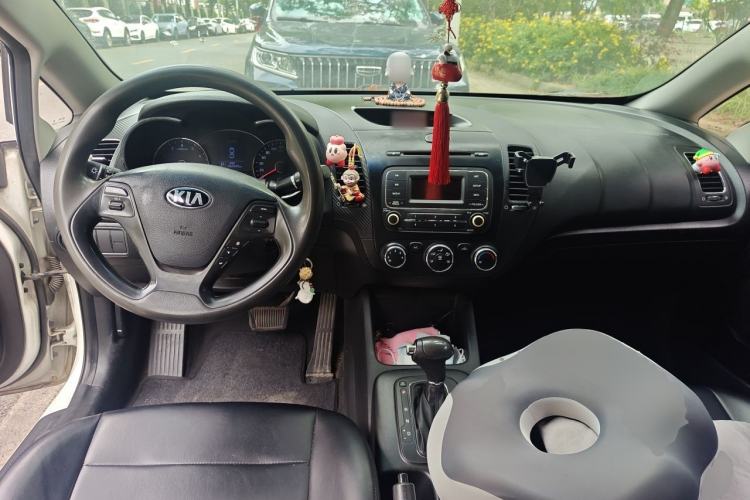 Used Kia K3 2013 1.6L Automatic GL Center Console