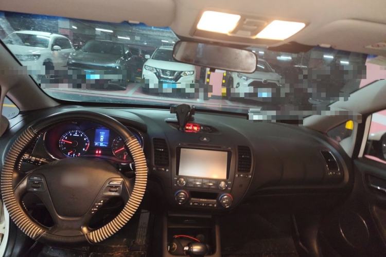 Used Kia K3 2013 1.6L Automatic DLX Center Console