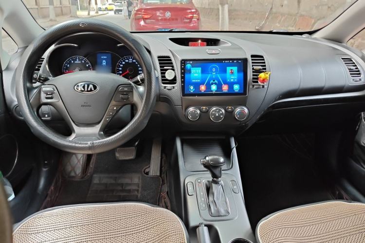 Used Kia K3 2013 1.6L Automatic GLS Center Console