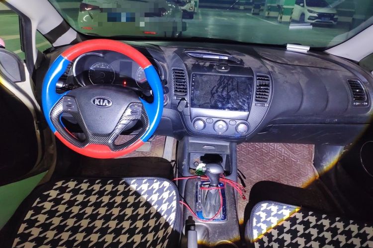 Used Kia K3 2013 1.6L Automatic GLS Center Console