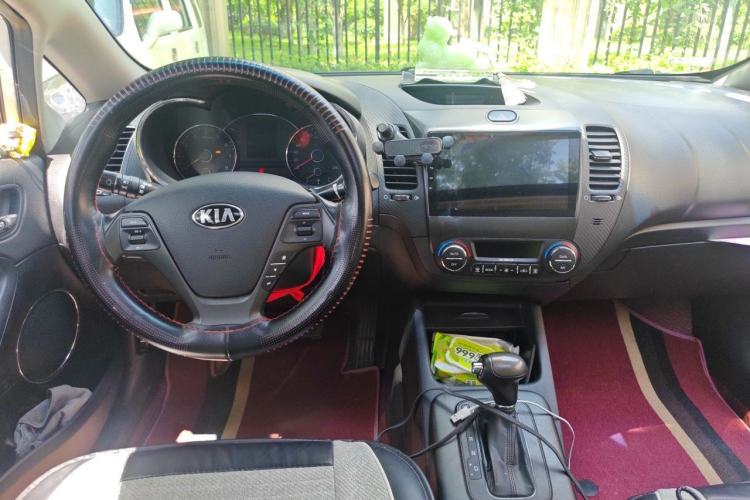 Used Kia K3 2013 1.6L Automatic DLX Center Console
