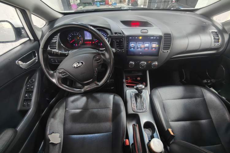 Used Kia K3 2013 1.6L Automatic GLS Center Console