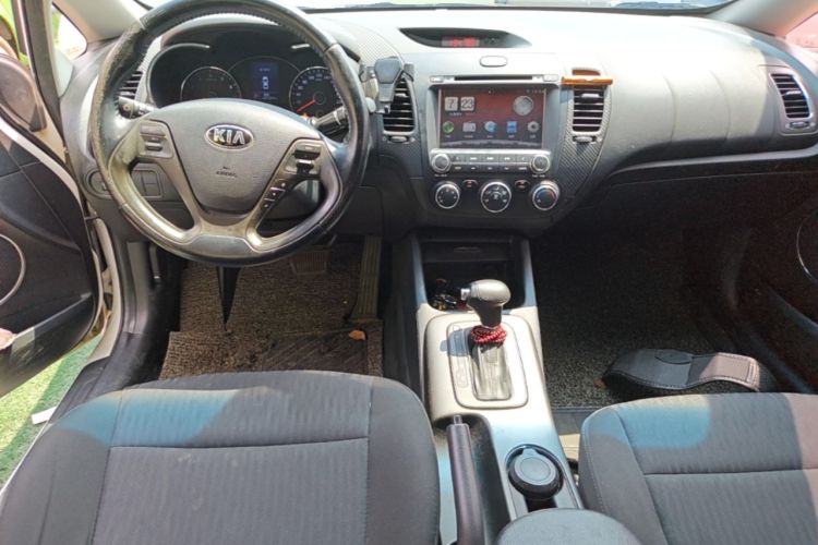 Used Kia K3 2013 1.6L Automatic GLS Center Console
