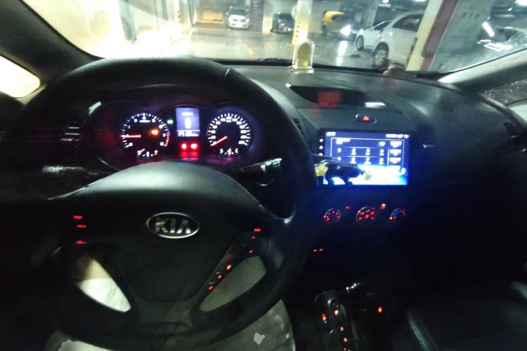 Used Kia K3 2013 1.6L Automatic GLS Center Console