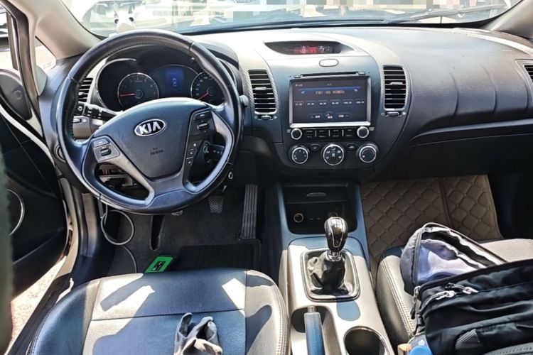 Used Kia K3 2013 1.6L Manual GLS Center Console