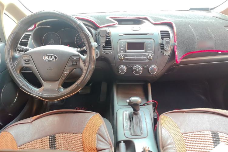 Used Kia K3 2013 1.6L Automatic GLS Center Console
