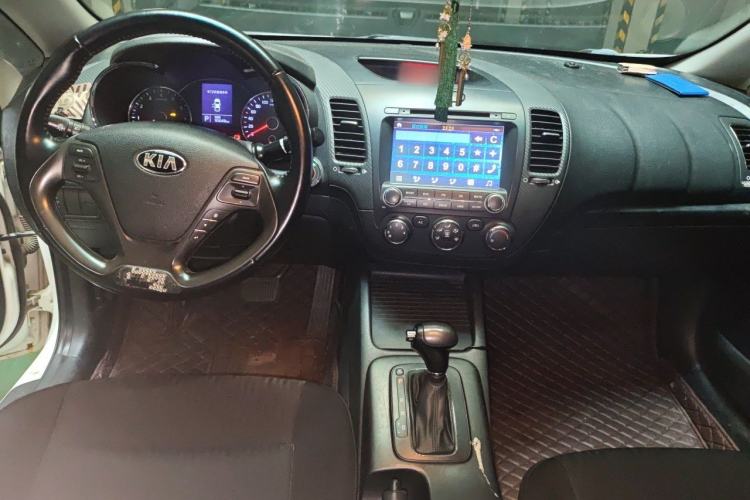 Used Kia K3 2013 1.6L Automatic GLS Center Console