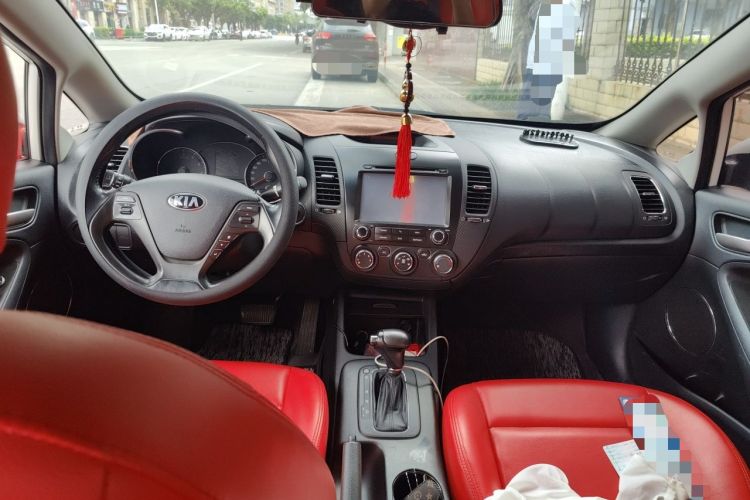 Used Kia K3 2013 1.6L Automatic GLS Center Console
