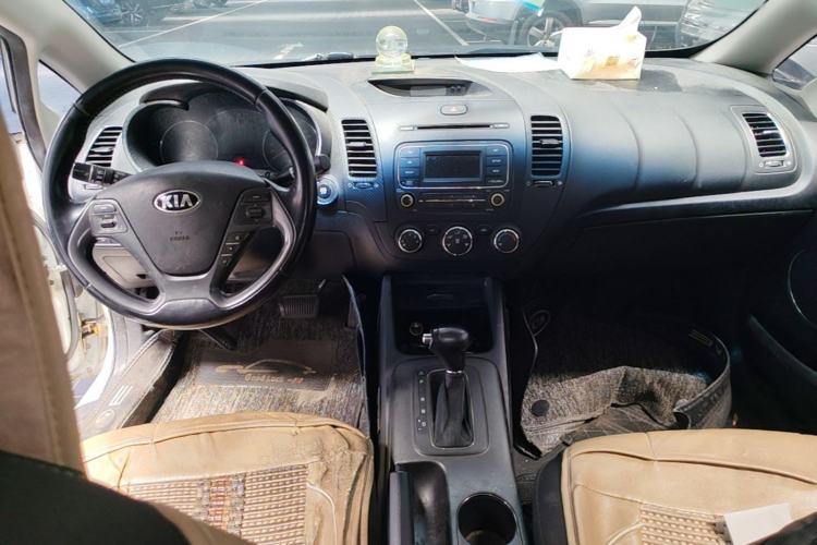 Used Kia K3 2013 1.6L Automatic GLS Center Console