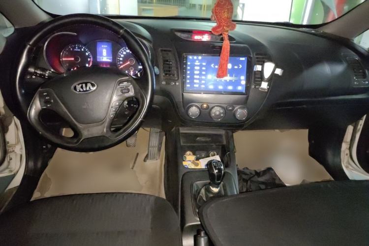 Used Kia K3 2013 1.6L Manual GLS Center Console