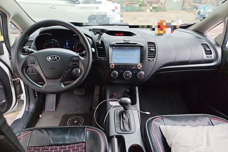 Used Kia K3 2013 1.6L Automatic GL Center Console