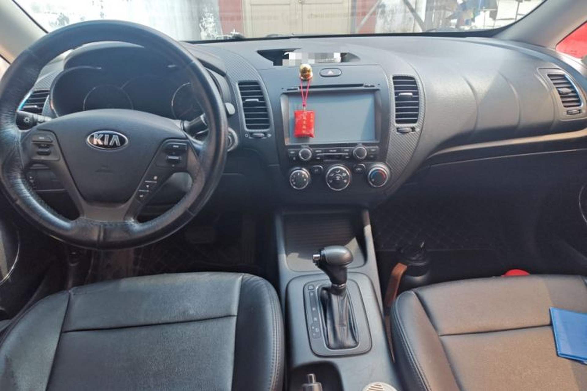 Used Kia K3 2013 1.6L Automatic GLS Center Console