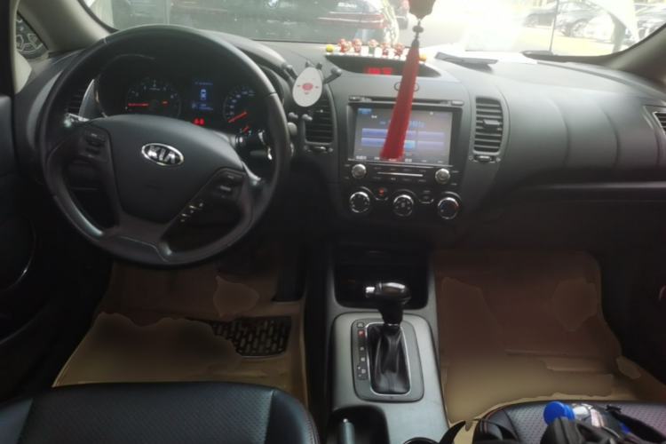 Used Kia K3 2013 1.6L Automatic GLS Center Console