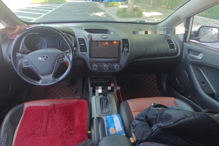 Used Kia K3 2013 1.6L Automatic GLS Center Console
