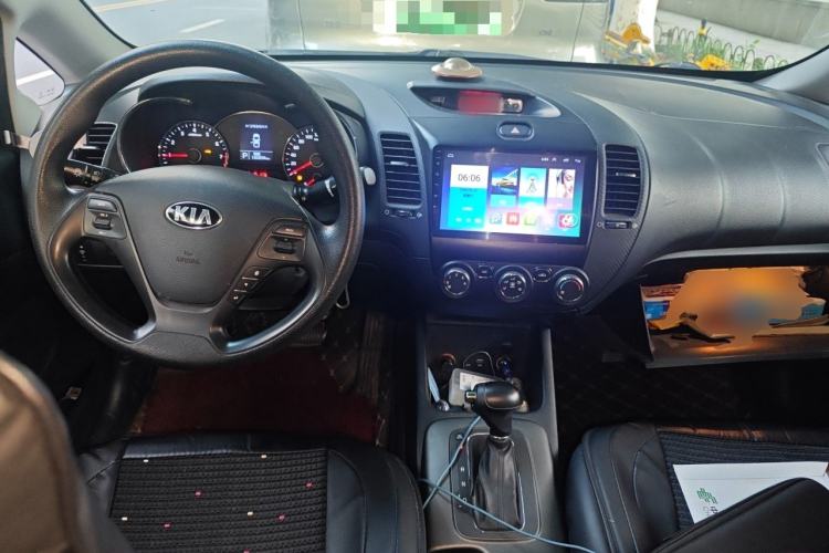 Used Kia K3 2013 1.6L Automatic GL Center Console