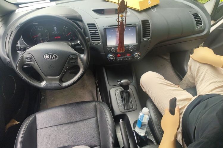 Used Kia K3 2013 1.6L Automatic DLX Center Console